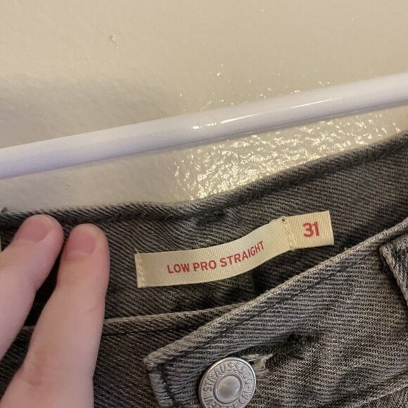 Levis Womn 31 Gray Denim Splatter Hem Slouchy Mid Rise Low Pro Straight Jean NWT - Picture 9 of 14